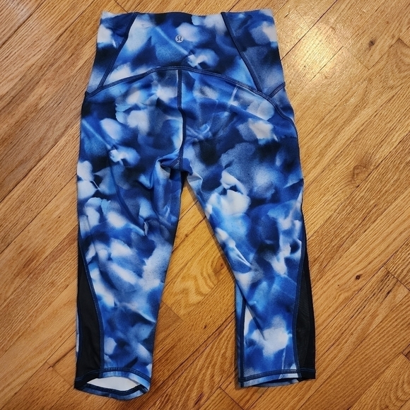 Lululemon Train Times Crop Full On Luxtreme Size 4 Cropped Leggings Abstract EUC - Picture 5 of 12